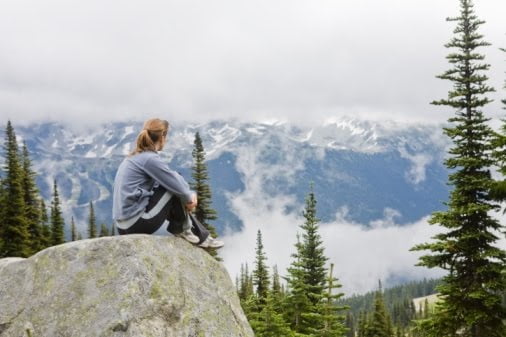 woman_sitting_on_mountain_top